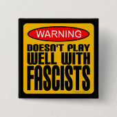 Warning: Doesn't Play Well With Fascists 缶バッジ (正面)