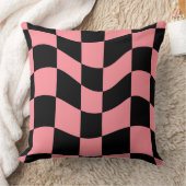 Warped Checkerboard Throw Pillow-Trippy Pink Retro クッション (ブランケット)