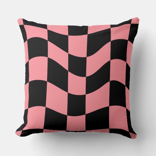 Warped Checkerboard Throw Pillow-Trippy Pink Retro クッション (正面)
