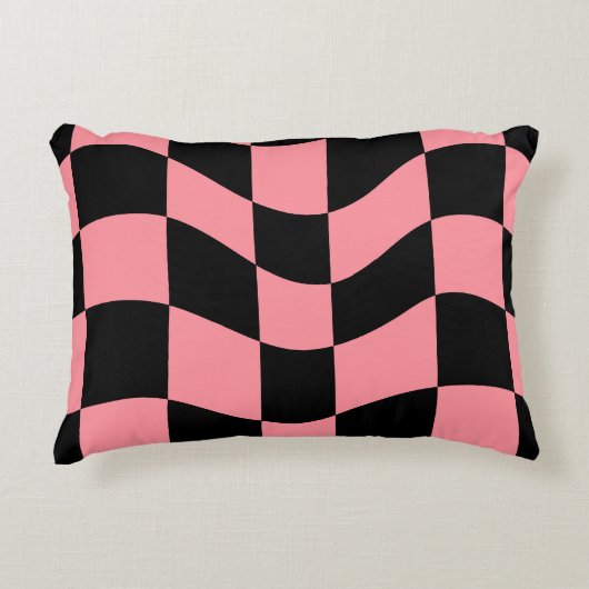 Warped Checkerboard Throw Pillow - Trippy Retro アクセントクッション (正面)