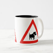 Warthogsの交通標識、南アフリカ共和国の用心して下さい ツートーンマグカップ (正面右)