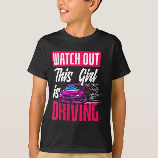 Watch Out This Girl Is Driving Funny New Driver  Tシャツ (正面)