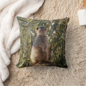 Watchful Sentinel: Meerkat On Lush Green Backdrop クッション (ブランケット)