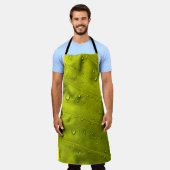 Water drops on green leaf エプロン (着用した状態)