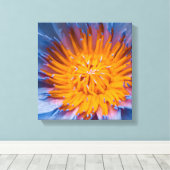 Water Lily Centered キャンバスプリント (インサイチュ (ウッドフロア))