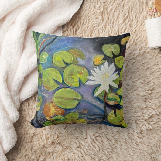 Water Lily in Bloom Throw Pillow クッション (ブランケット)