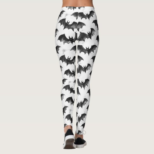 Watercolor Bats in Flight Halloween Pattern レギンス (裏面)