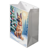 Watercolor Belgian Malinois Evergreen Christmas ミディアムペーパーバッグ (裏面アングル)