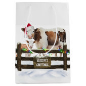Watercolor Christmas Cows With Santa Hat ミディアムペーパーバッグ (正面)