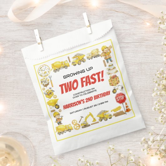 Watercolor Construction 2nd Birthday Party フェイバーバッグ (クリップ留めされた状態)