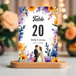 Watercolor Floral Garden Couple Summer Wedding テーブルナンバー<br><div class="desc">This elegant watercolor floral wedding table number is perfect for a modern wedding. The romantic design features an elegant watercolor floral frame with a bride and groom illustration and black calligraphy on a white background.</div>