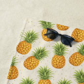 Watercolor Pineapples ビーチタオル (インサイチュ)