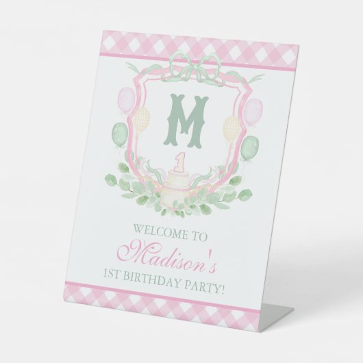 Watercolor Pink 1st Birthday Monogram Crest Party 台座サイン (正面)