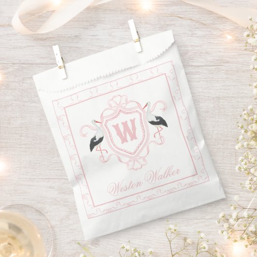 Watercolor Pink Stork Bow Monogram Crest フェイバーバッグ (クリップ留めされた状態)