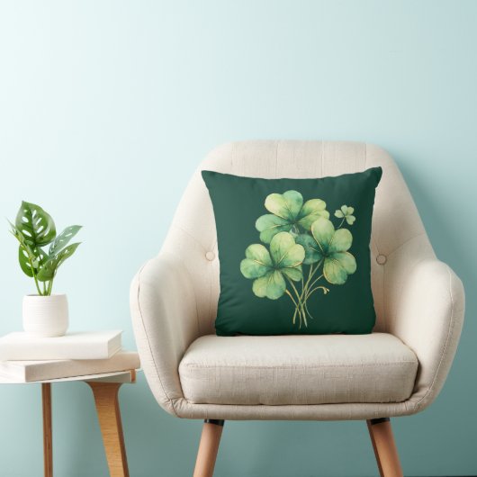 Watercolor Shamrock Bouquet Throw Pillow in Forest クッション (椅子)