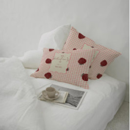 Watercolor Strawberries on Pink Grid- Valentine アクセントクッション