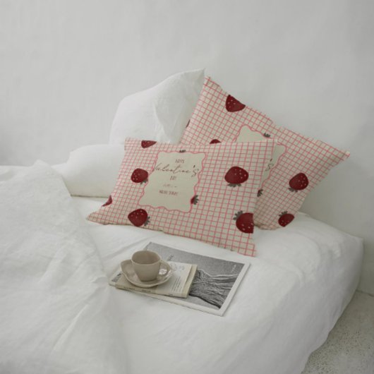 Watercolor Strawberries on Pink Grid- Valentine アクセントクッション