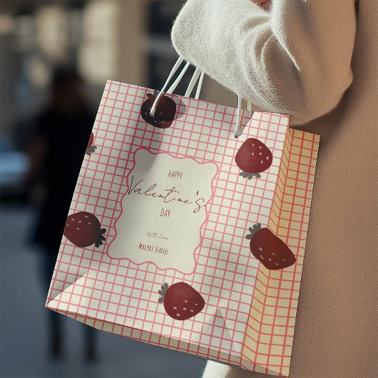 Watercolor Strawberries on Pink Grid- Valentine ミディアムペーパーバッグ