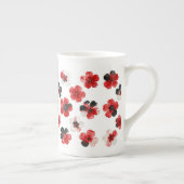 Watercolour Red Black White Floral  ボーンチャイナマグカップ (右)