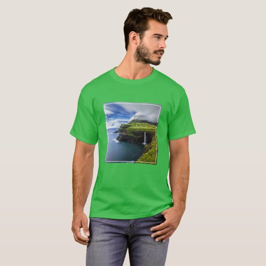 Waterfalls | Faroe Islands, Denmark Tシャツ (正面フル)