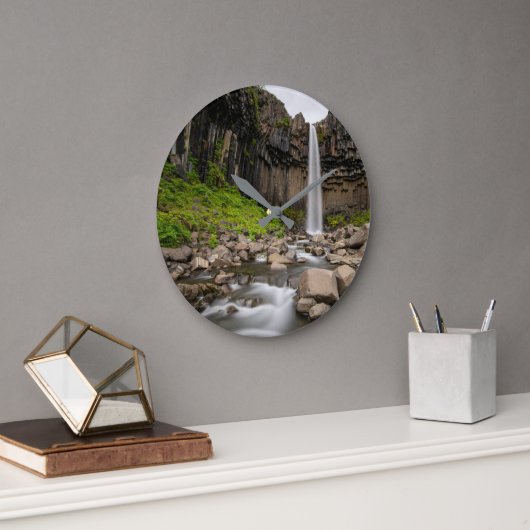 Waterfalls | Svartifoss Waterfall, South Iceland ラージ壁時計 (オフィス)