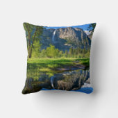 Waterfalls | Yosemite Falls, California クッション (裏面)