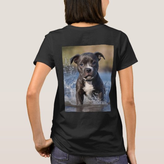 "Wave Chaser: A Staffy Puppy at Play in the Ocean" Tシャツ (裏面)
