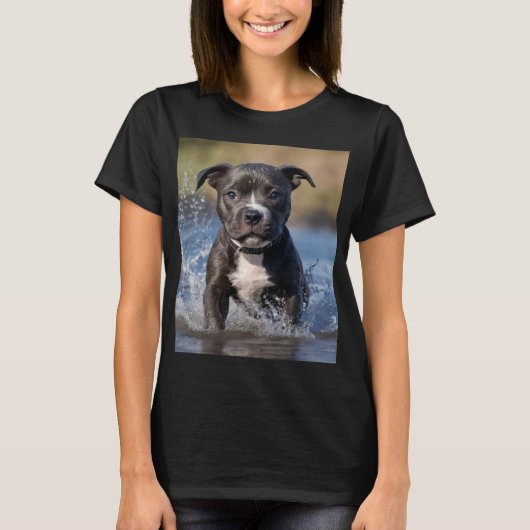 "Wave Chaser: A Staffy Puppy at Play in the Ocean" Tシャツ (正面)