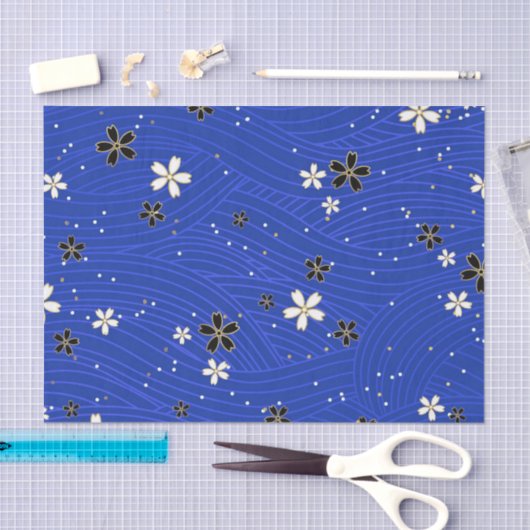  Wavy lines, adorned with black and white flowers 薄葉紙 (クラフト)