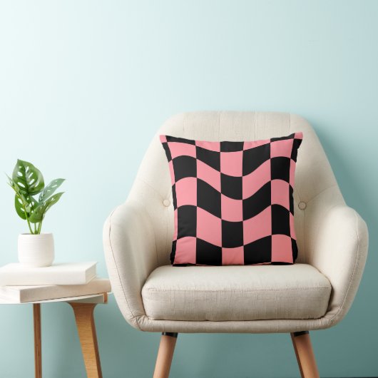 Wavy Peach and Black Checkerboard Pattern Pillow  クッション (椅子)