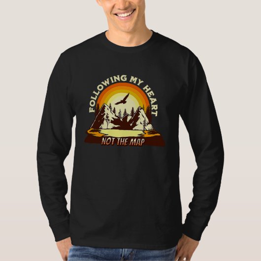 Wayward Son Hiking Camping Vacation Tシャツ (正面)