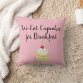 We食べ Cupcakes for Breakfast Pink Pillow クッション (ブランケット)