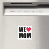 WE <3ママ – ブラック文字と赤いハートデザイン マグネット (インサイチュ (食洗機))