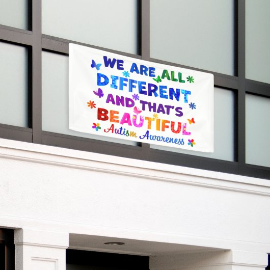 We All 違う 横断幕 (ビルの外側)