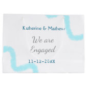 We are engaged blue gray watercolor spiral stylish ラージペーパーバッグ (裏面)