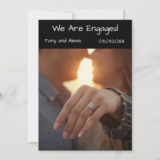 We Are Engaged Photo Announcement Card | Modern  招待状 (正面)