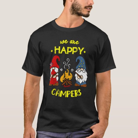 We Are Happy Campers Gnomes Gnome Campfire Couple Tシャツ (正面)
