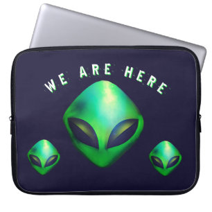 "We Are Here" グリーンエイリアンの頭 ラップトップスリーブ