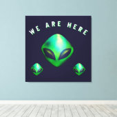 "We Are Here" Green Alien head キャンバスプリント (インサイチュ (ウッドフロア))