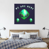 "We Are Here" Green Alien head キャンバスプリント (インサイチュ (寝室))