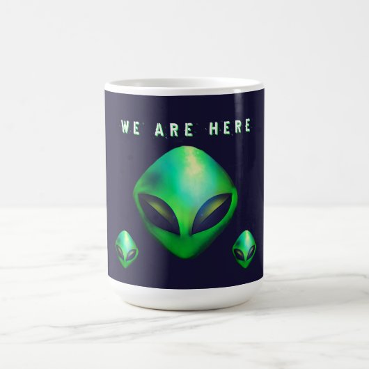 "We Are Here" Green Alien head コーヒーマグカップ (中央)
