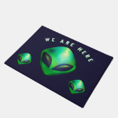 "We Are Here" Green Alien head ドアマット (アングル)