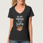 We Are Hoping It's A Sloth Funny Tシャツ (正面)