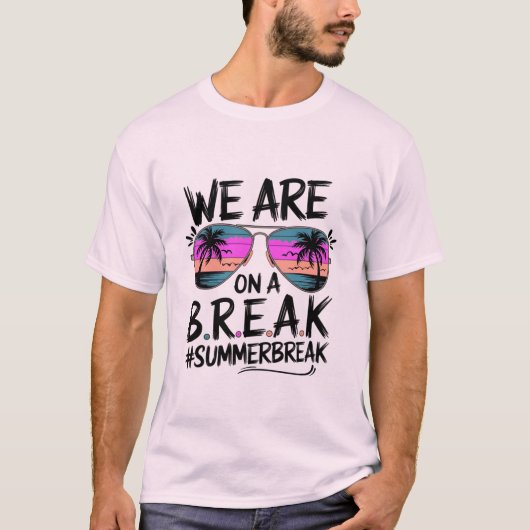 We Are On a A.B.R.E.A.K -おもしろい夏休みデザイン Tシャツ (正面)