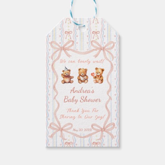 We Can Bearly Wait ピンクのレースリボン ベイビーシャワー ギフトタグ (正面)