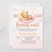 We Can Bearly Wait Baby Shower Pink Bear 招待状 (正面)