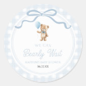 We Can Bearly Wait Blue Teddy Bear Baby Shower ラウンドシール (正面)