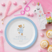 We Can Bearly Wait Cute Blue Boy Teddy Baby Shower ペーパープレート (パーティー)