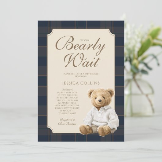 We Can Bearly Wait Cute Cub Teddy Bear Baby Shower 招待状 (スタンド正面)