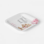 We Can Bearly Wait Girl Teddy Bear Baby Shower  ペーパープレート (傾斜あり)